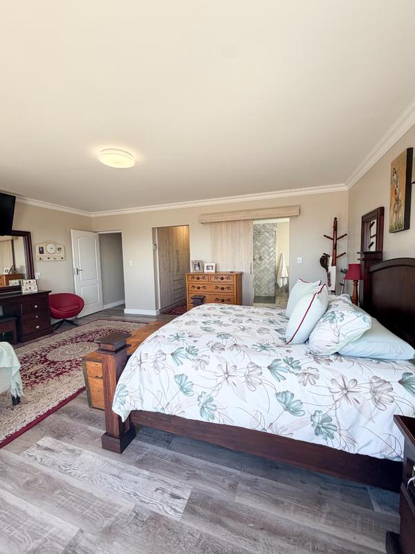 5 Bedroom Property for Sale in Reebok Western Cape
